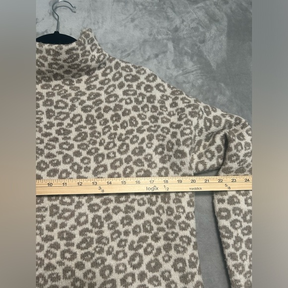 Christian Siriano Turtleneck Sweater Women’s Medium Brown Beige Leopard Wool - Picture 5 of 6